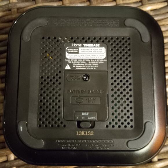 iHome iBTW22 Timebase II Charging Bluetooth Alarm Clock Wireless  & USB Charging - Picture 2 of 12